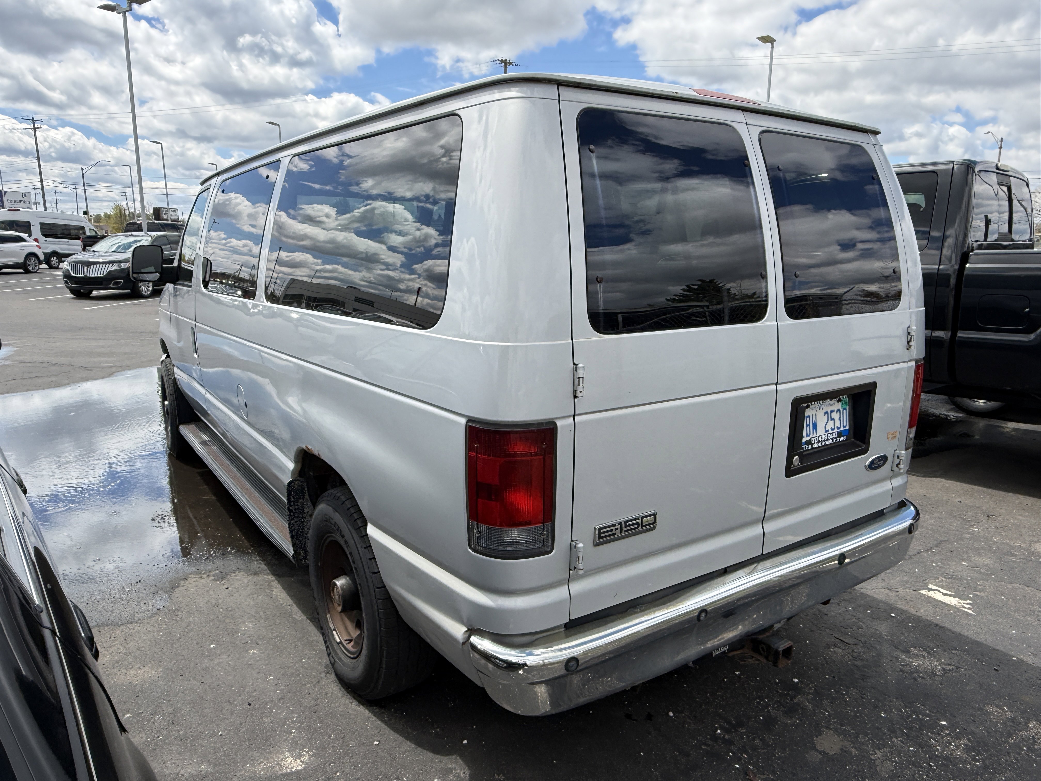 Used 2008 Ford E-150 and Econoline 150 Wagon RWD image 3