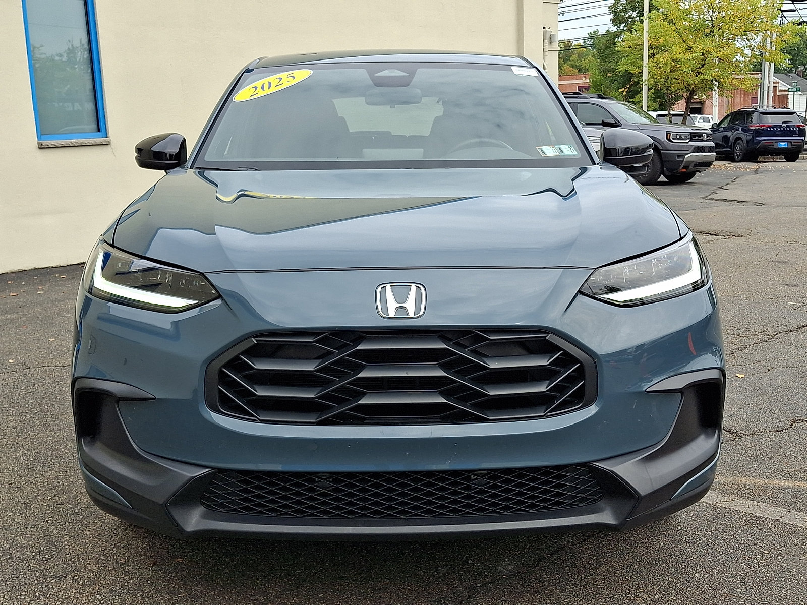 Certified 2025 Honda HR-V Sport image 2