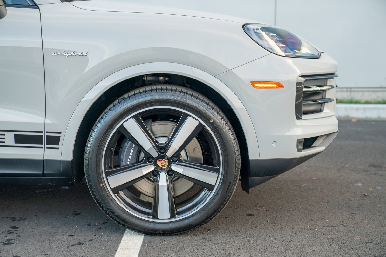 New 2026 Porsche Cayenne E-Hybrid Coupe AWD/4WD image 9