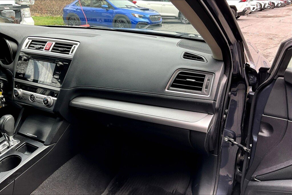 Used 2017 Subaru Outback 2.5i Premium image 11
