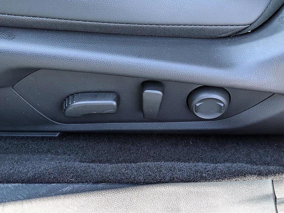 Used 2025 Subaru Crosstrek 2.5i Limited w/ Crosstrek Mirror Package image 14