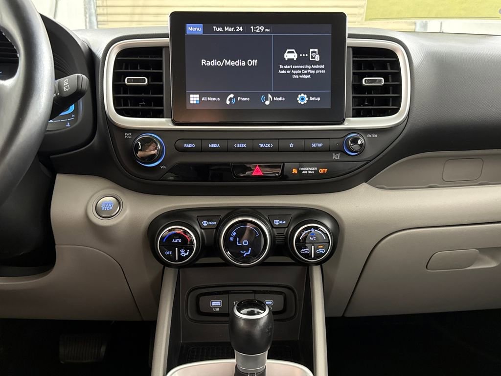 Used 2024 Hyundai Venue SEL image 15