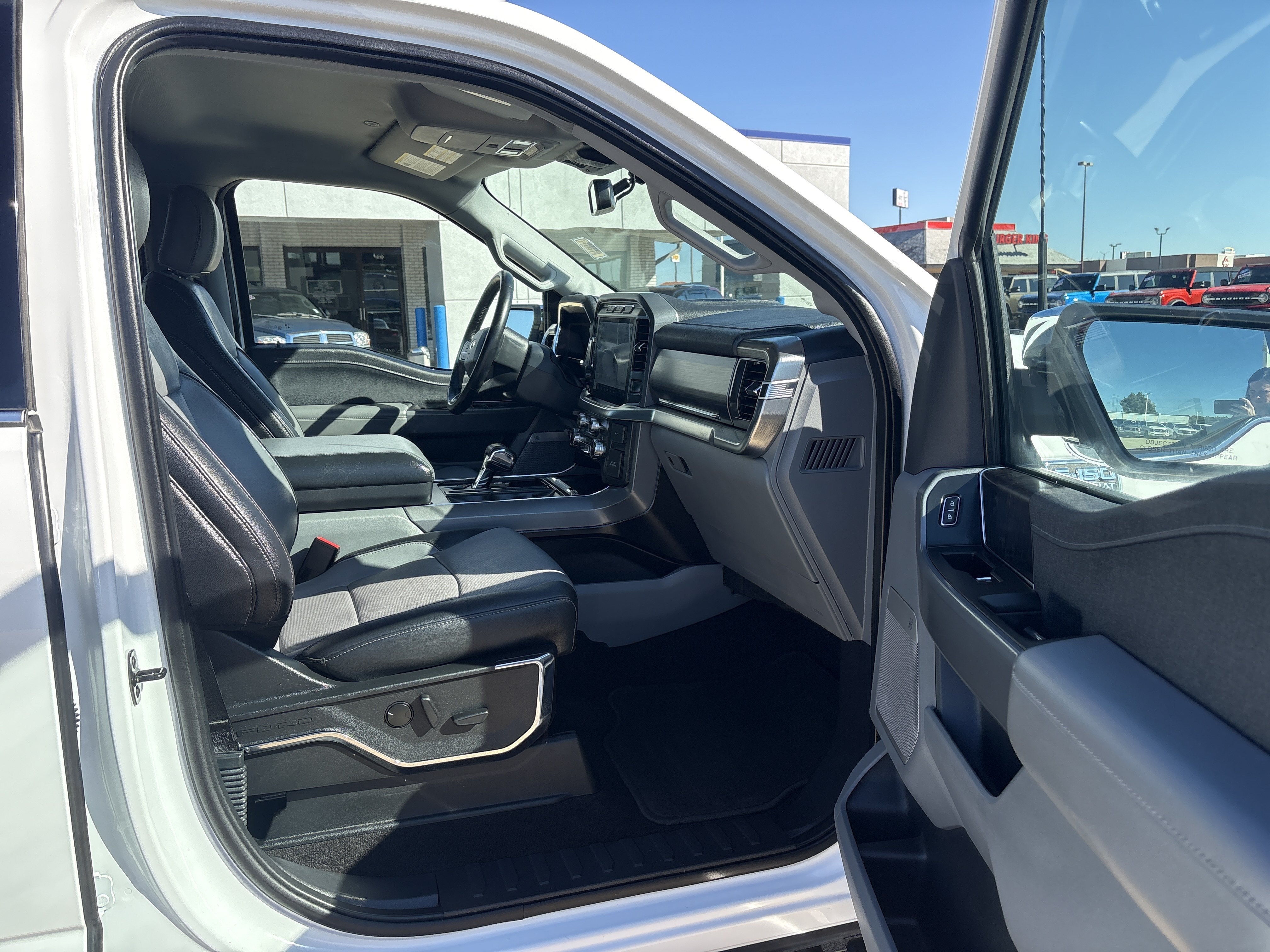 Used 2022 Ford F150 Lariat RWD image 11
