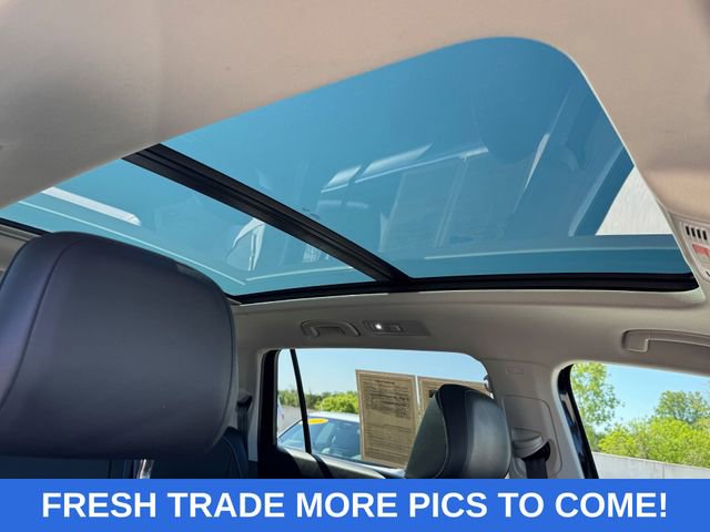 Used 2024 Volkswagen Tiguan SE w/ Panoramic Sunroof Package AWD/4WD image 9