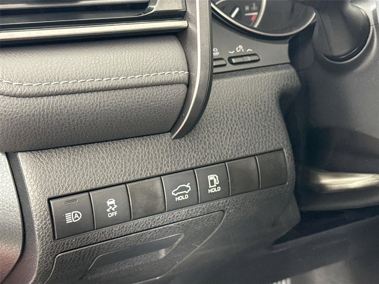 Used 2021 Toyota Camry SE FWD image 14
