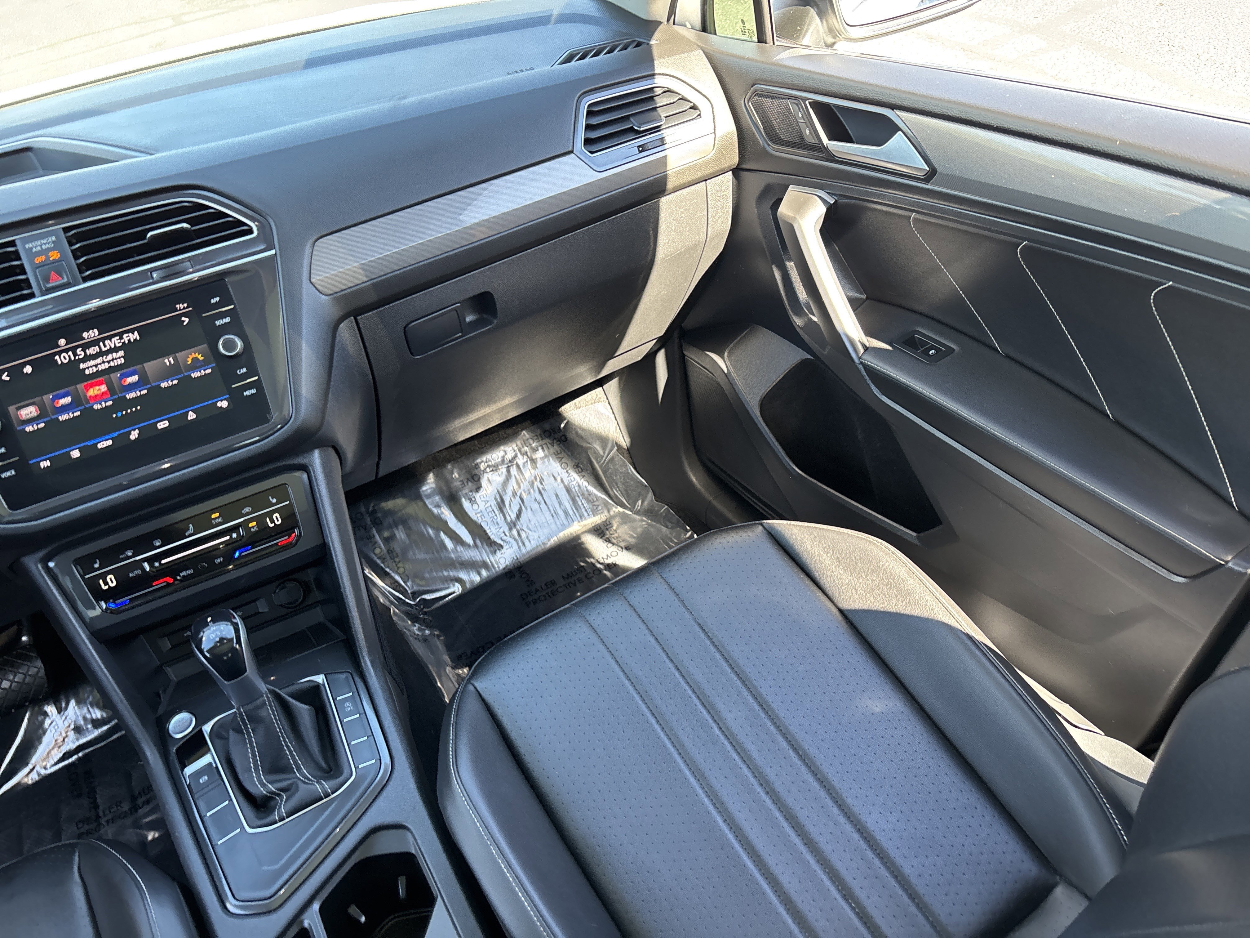 Used 2022 Volkswagen Tiguan SE w/ Panoramic Sunroof Package image 15