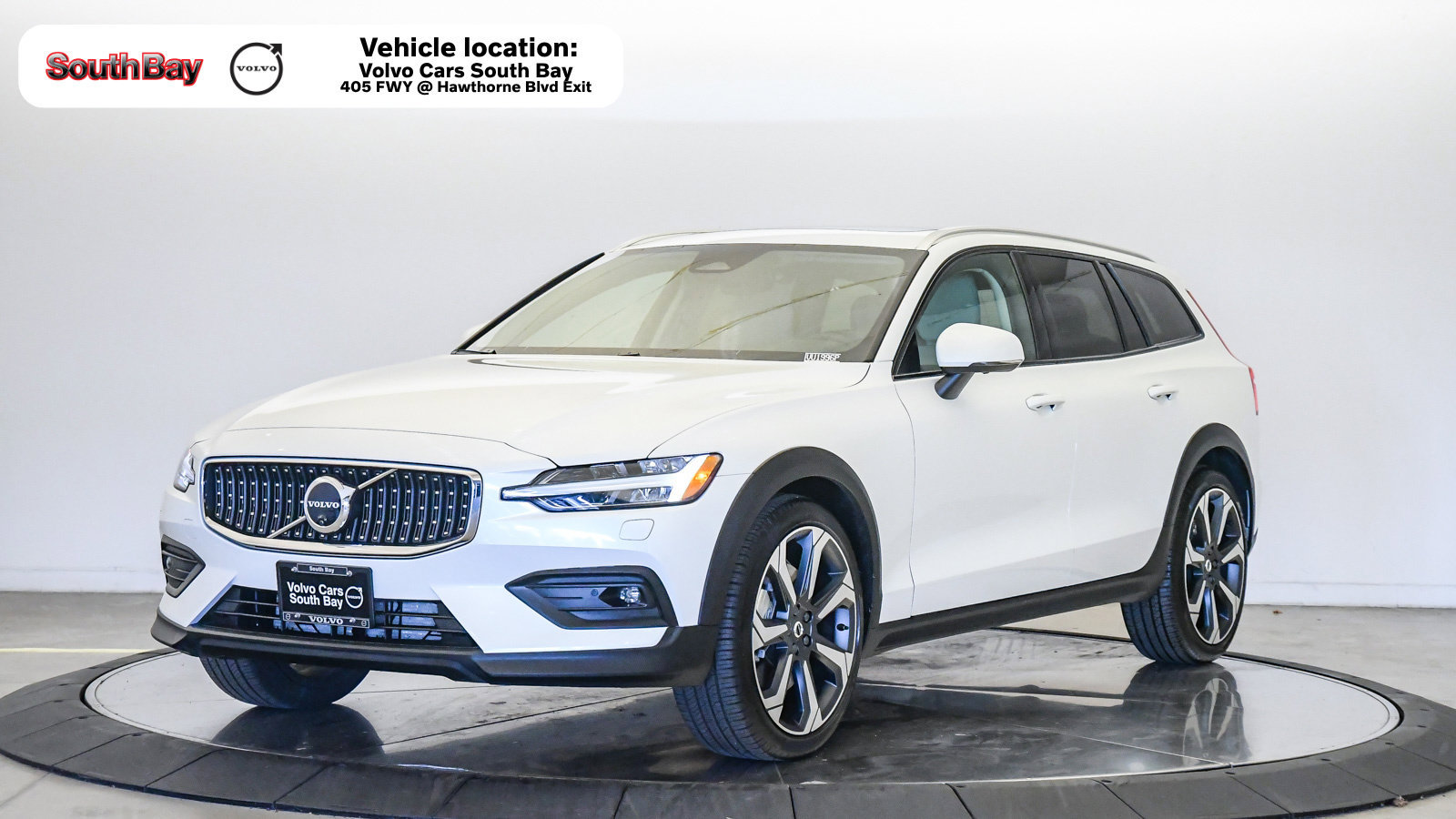 Certified 2025 Volvo V60 B5 Cross Country Plus AWD/4WD image 1