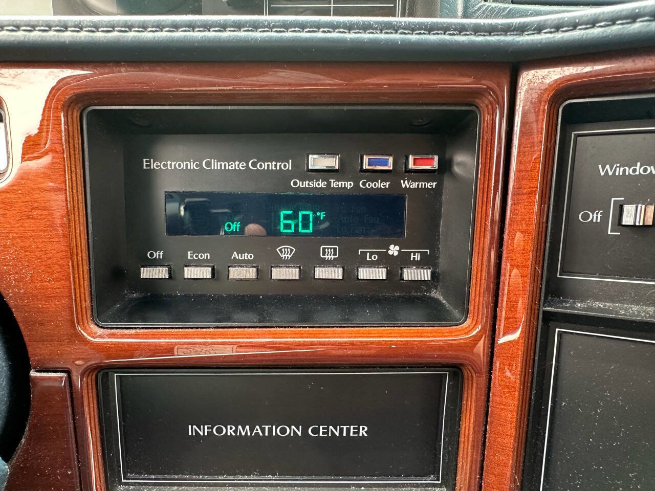 Used 1992 Cadillac Fleetwood Sedan FWD image 26