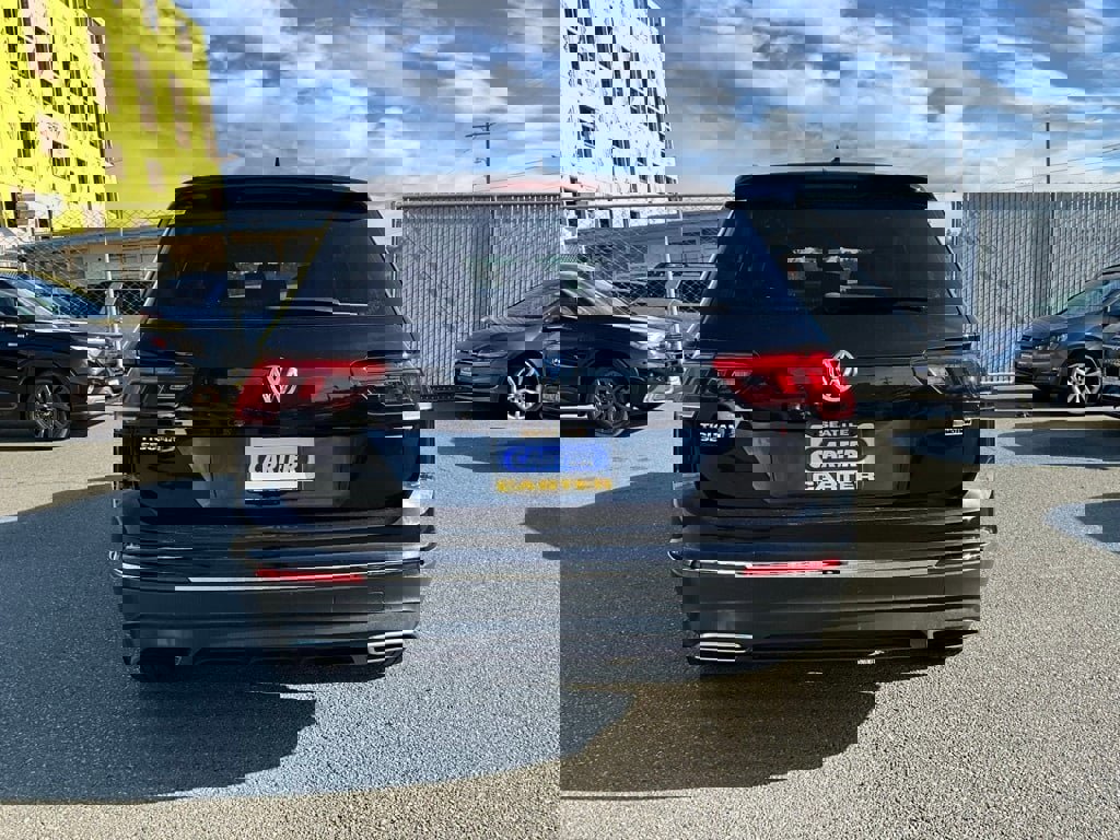 Used 2020 Volkswagen Tiguan SE w/ Panoramic Sunroof Package image 7