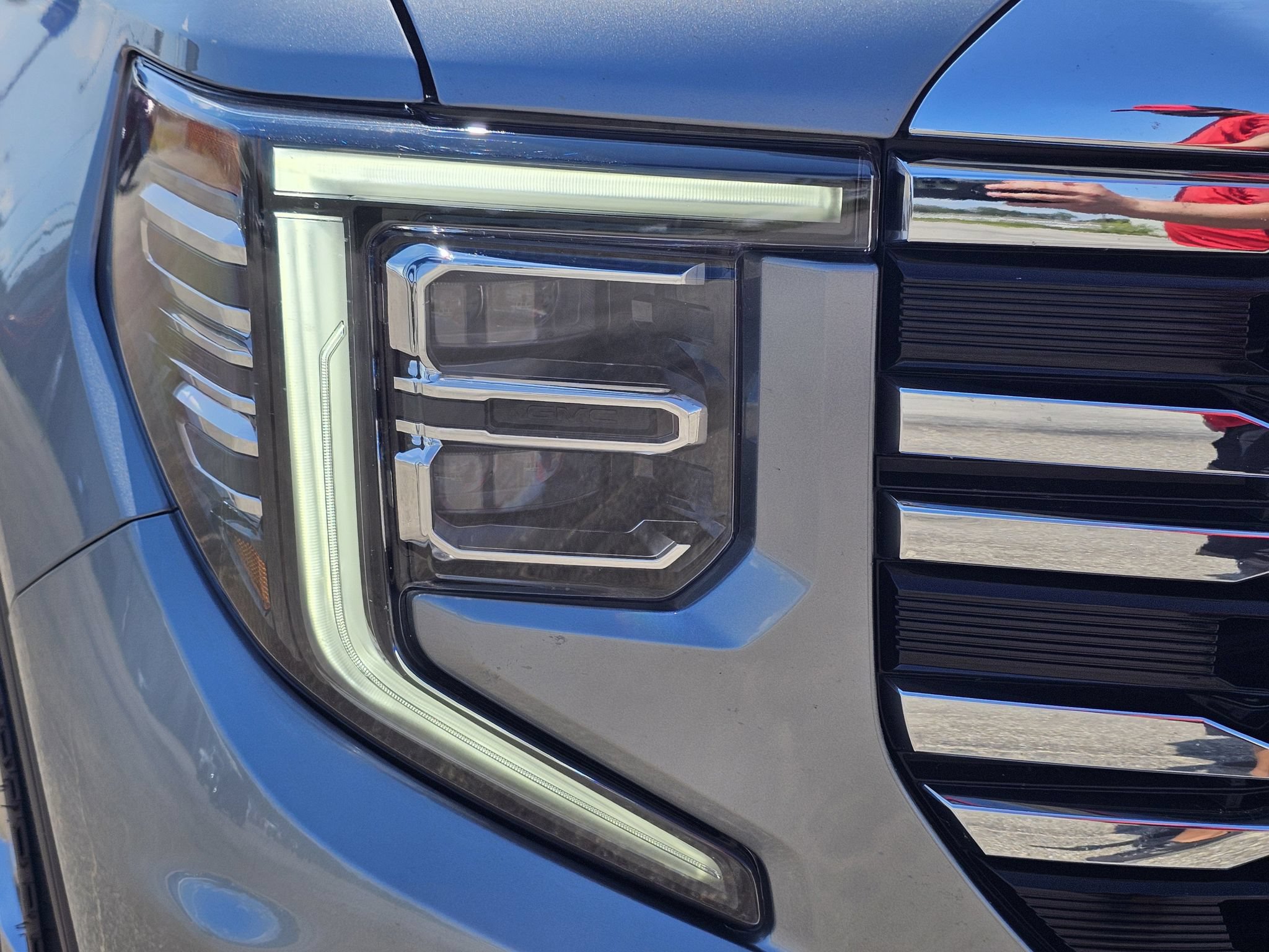 Used 2023 GMC Sierra 1500 SLT w/ SLT Premium Plus Package AWD/4WD image 4