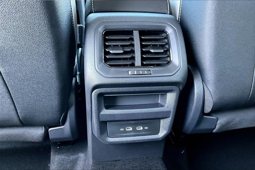 New 2026 Volkswagen Taos SE image 9