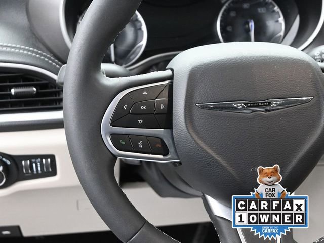 Used 2023 Chrysler Pacifica Touring-L image 28