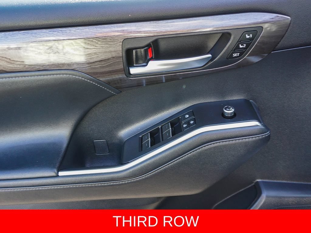 Used 2021 Toyota Highlander Limited FWD image 18