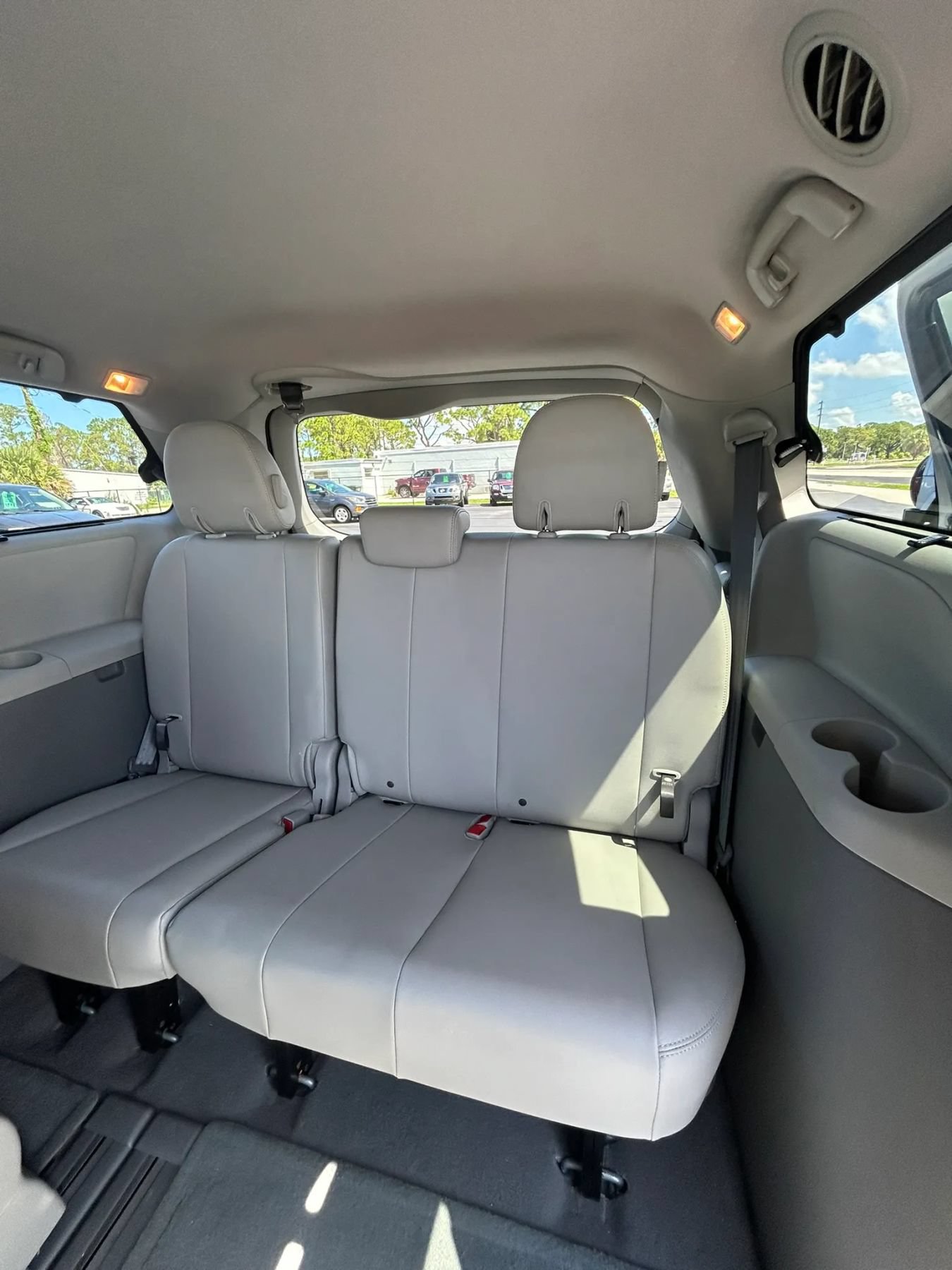 Used 2011 Toyota Sienna XLE FWD image 27