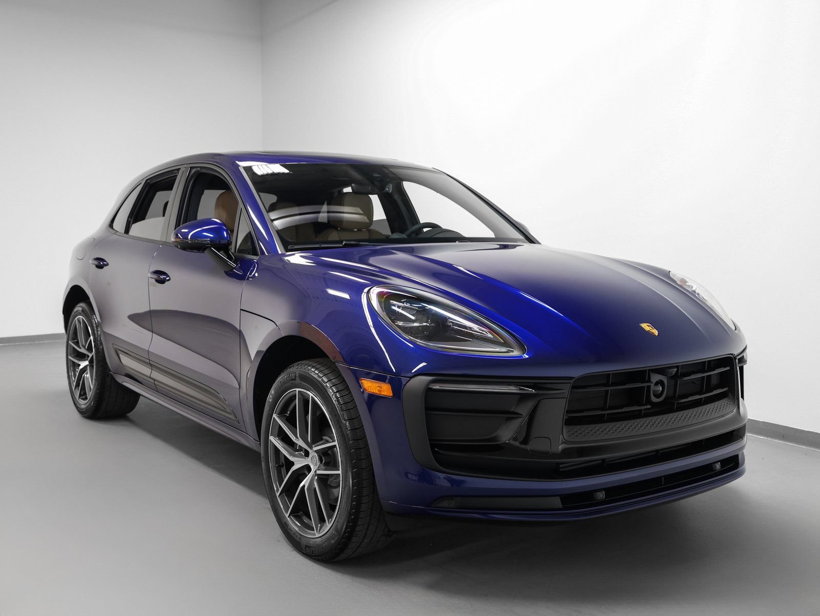 Certified 2026 Porsche Macan AWD/4WD image 10