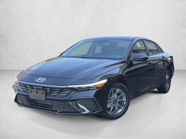 Used 2024 Hyundai Elantra SEL FWD image 1