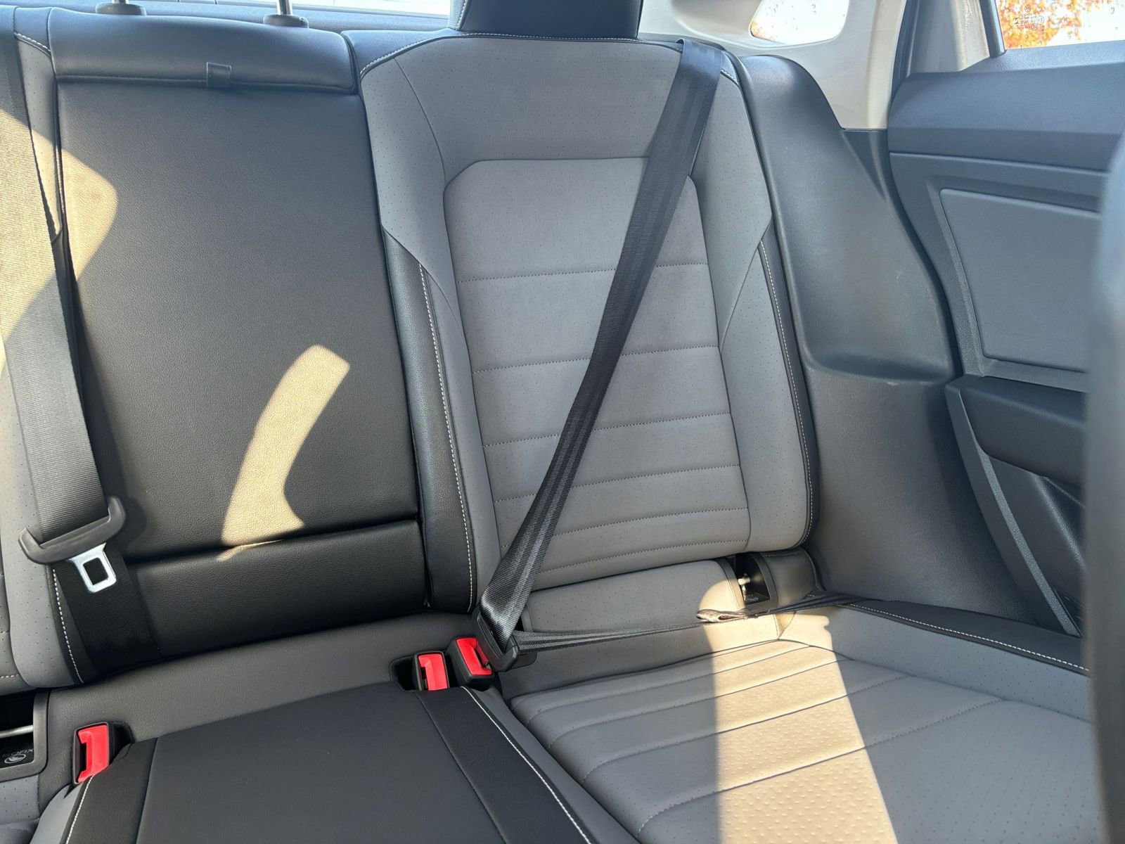 Used 2025 Volkswagen Jetta SE image 36