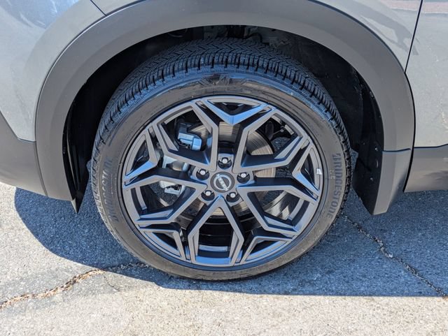 Certified 2025 Nissan Kicks SR FWD image 10
