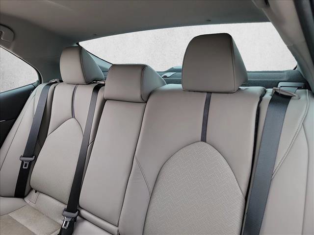 Used 2021 Toyota Camry XLE w/ Cold Weather Package image 15