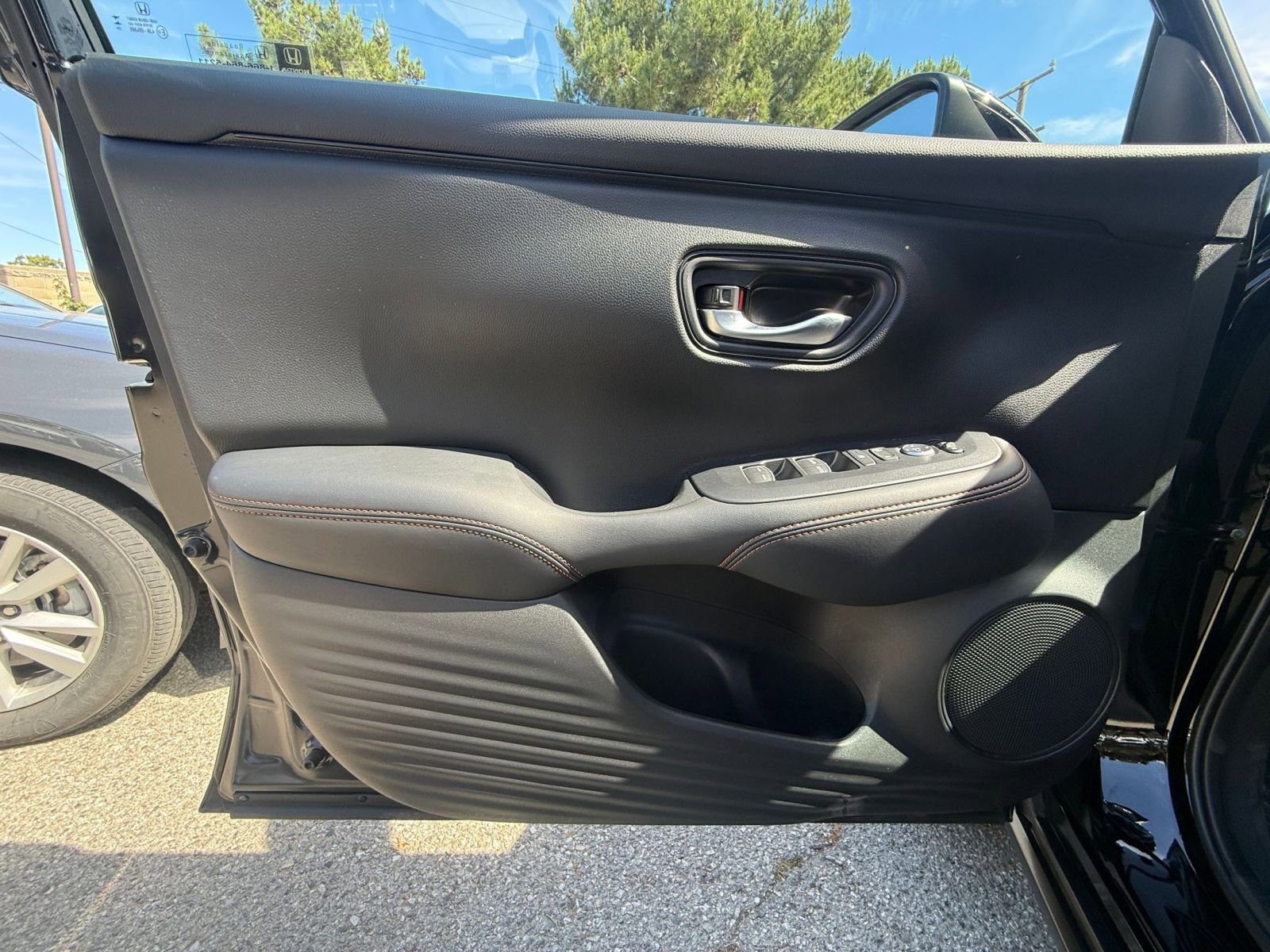 Used 2025 Honda HR-V Sport image 18