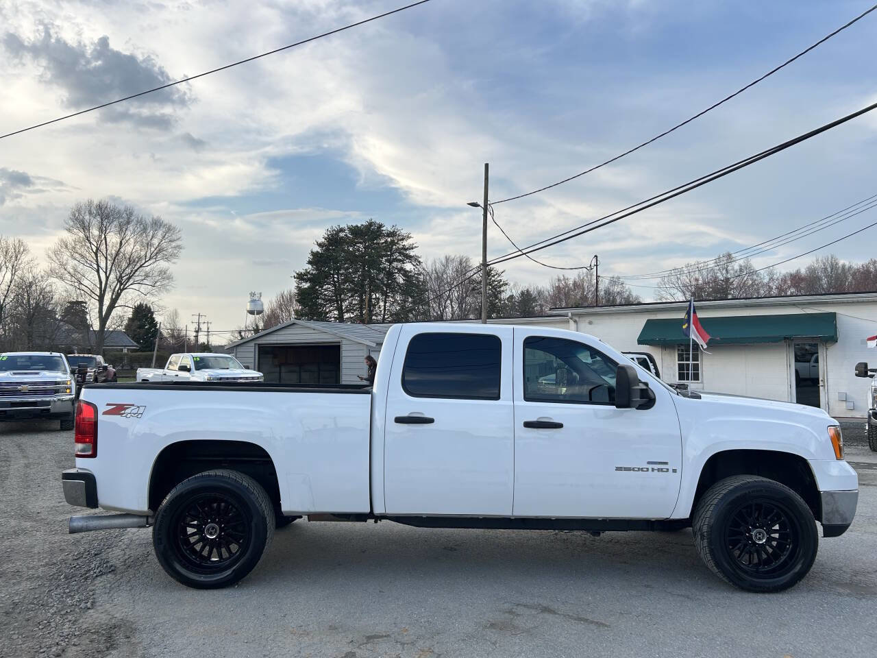 Used 2007 GMC Sierra 2500 SLE w/ Z71 Off-Road Package image 5