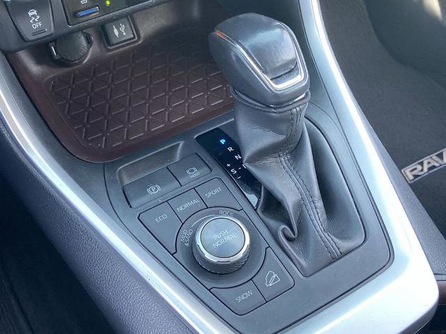 Used 2019 Toyota RAV4 Limited image 12