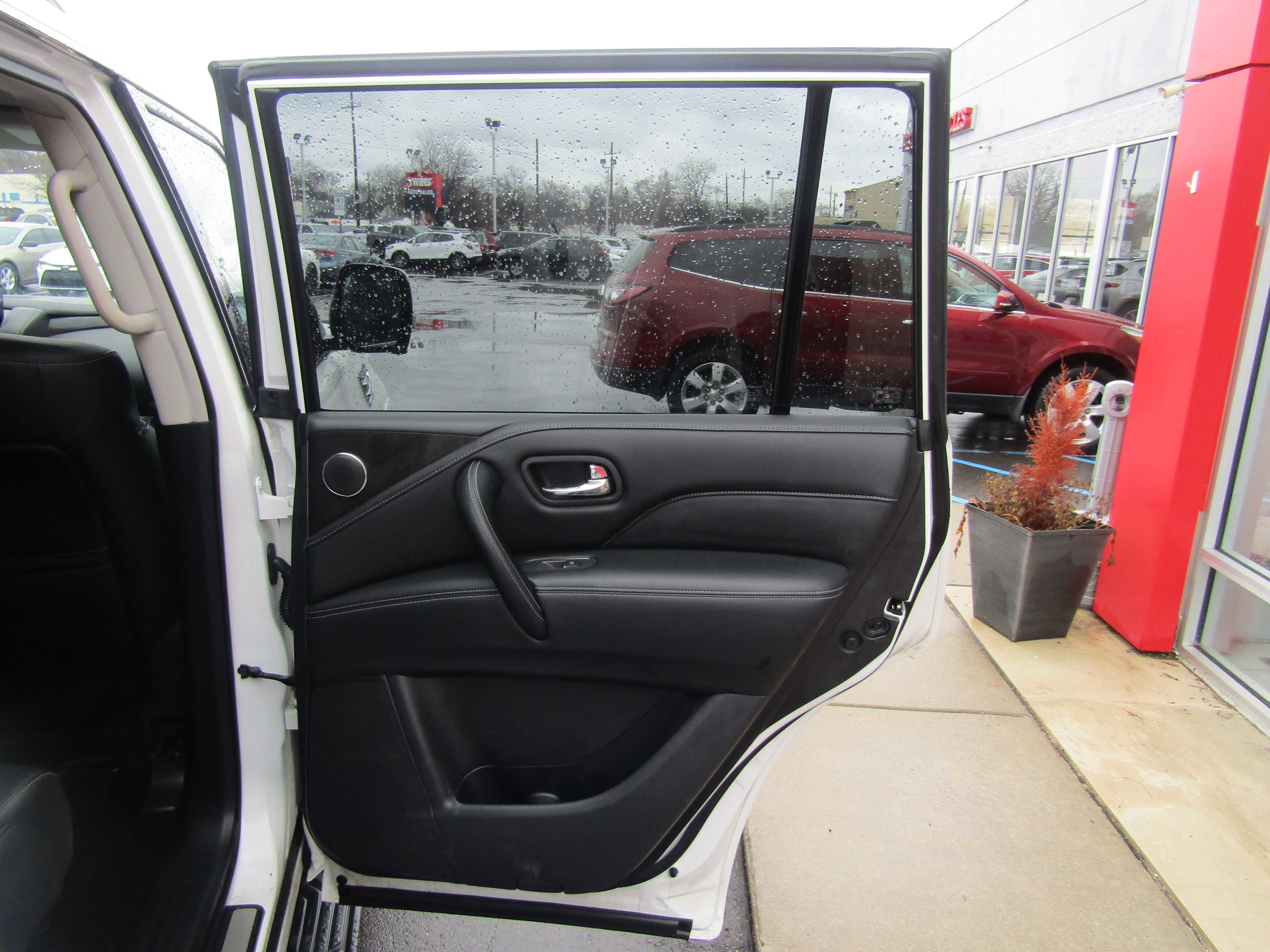 Used 2024 INFINITI QX80 Luxe image 13