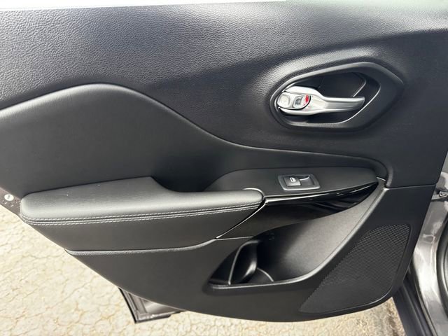 Used 2023 Jeep Cherokee Altitude Lux image 20