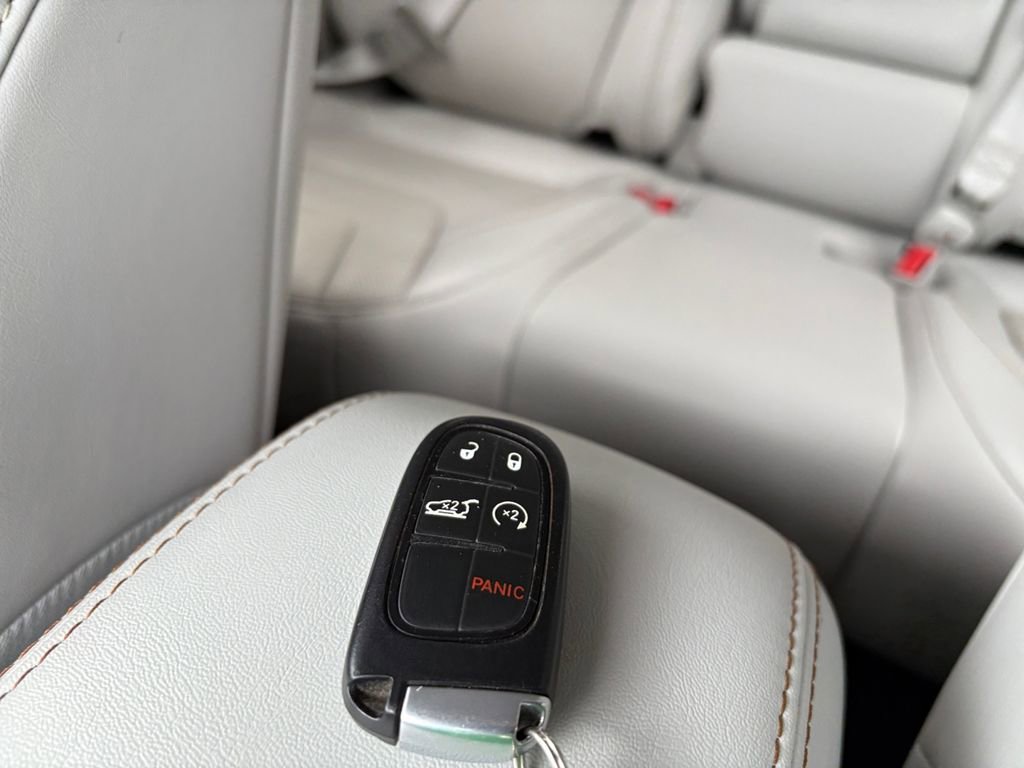 Used 2020 Jeep Cherokee Limited image 32