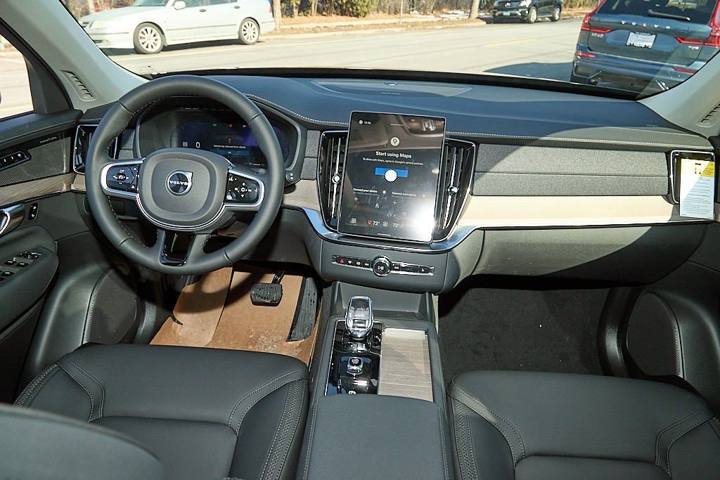 New 2026 Volvo XC90 B6 Plus w/ Protection Package Premier image 24