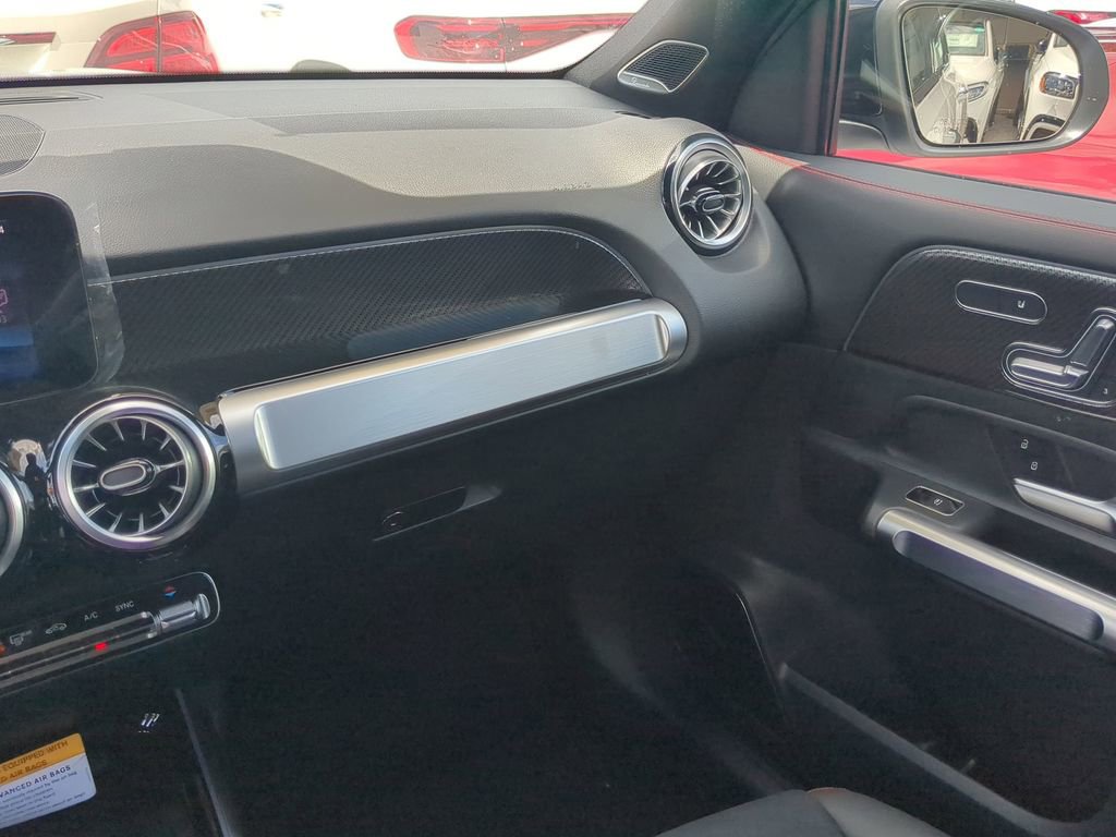 New 2024 Mercedes-Benz GLB 250 image 4