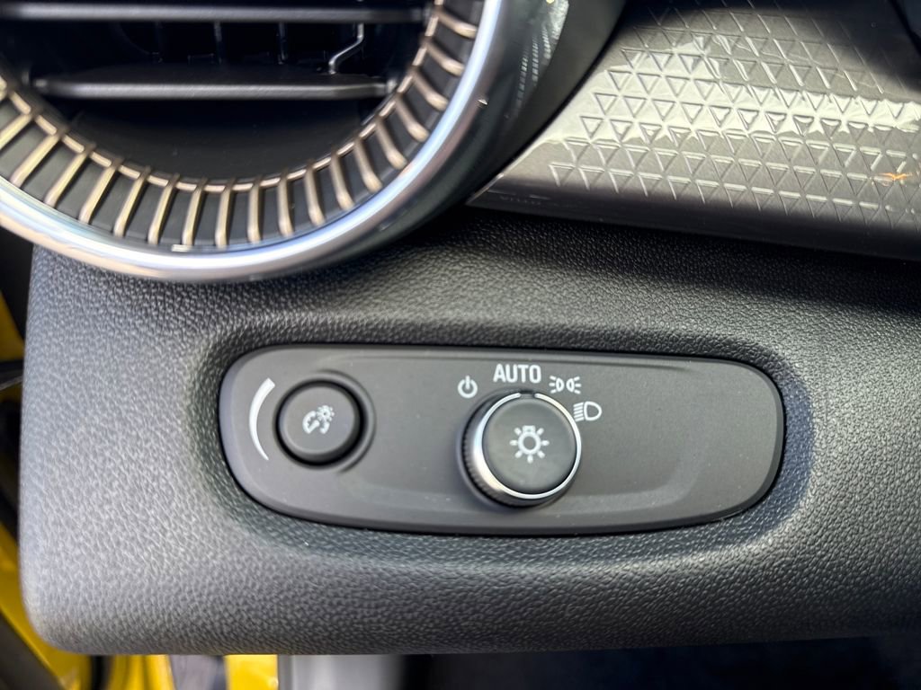 New 2025 Chevrolet Trax ACTIV w/ Driver Confidence Package image 11