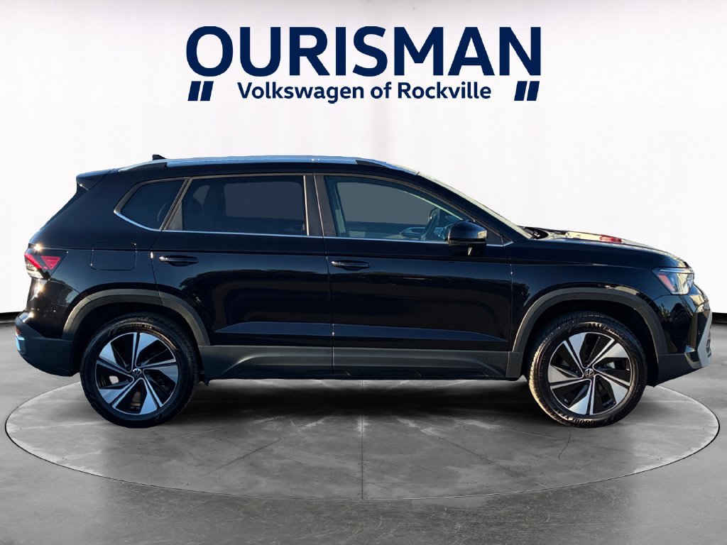 Used 2025 Volkswagen Taos SE w/ Panoramic Sunroof Package AWD/4WD image 7