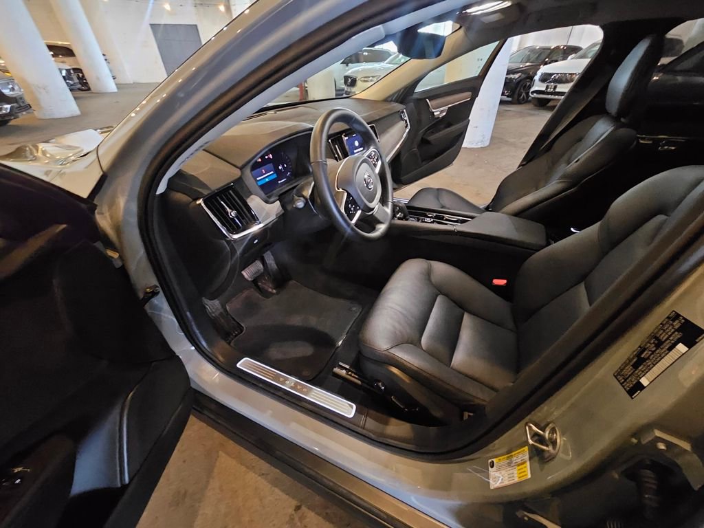 Certified 2025 Volvo V90 B6 Cross Country Plus AWD/4WD image 18