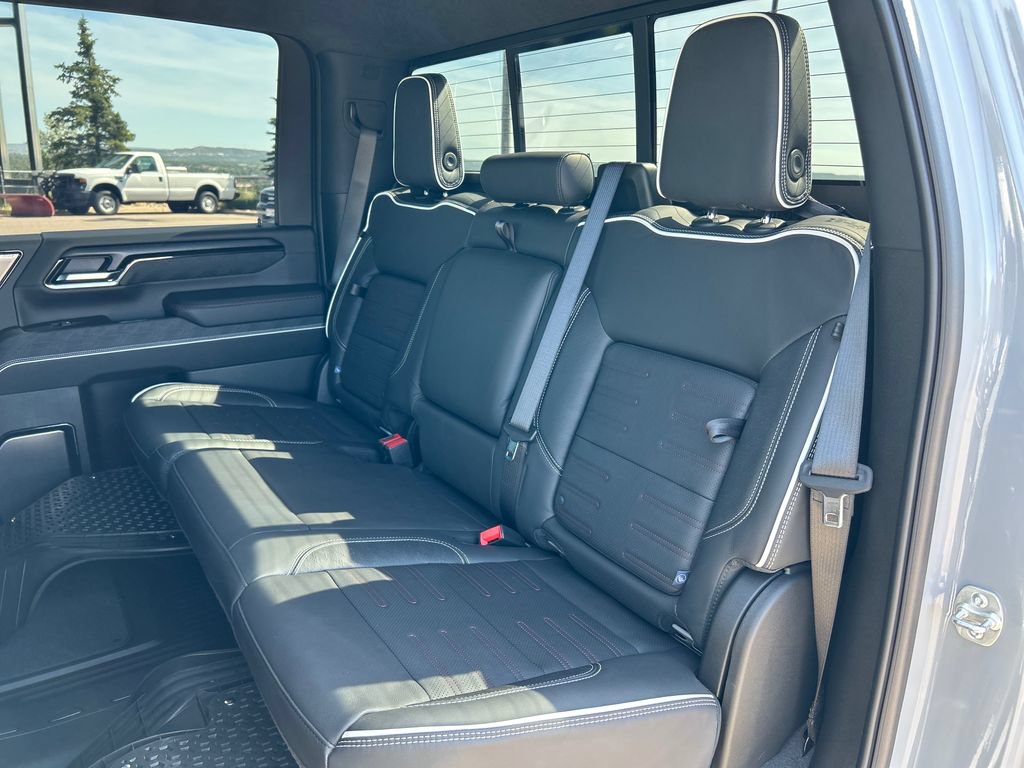 Used 2025 GMC Sierra 2500 AT4X AWD/4WD image 18