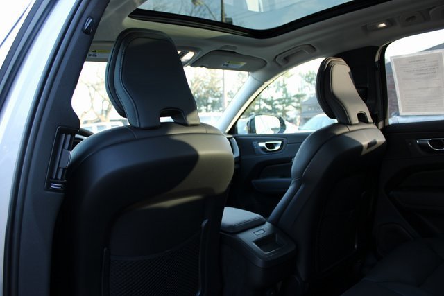 Used 2025 Volvo XC60 B5 Plus image 35
