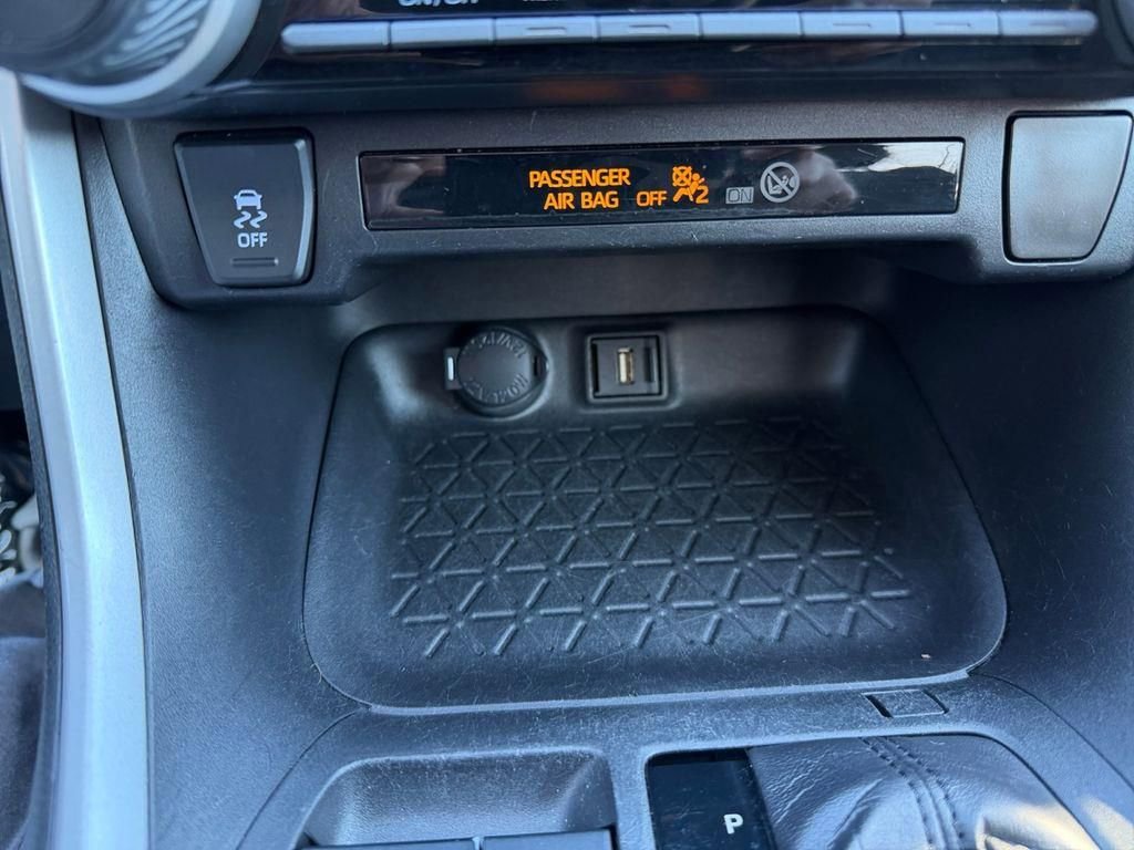 Used 2021 Toyota RAV4 LE image 17