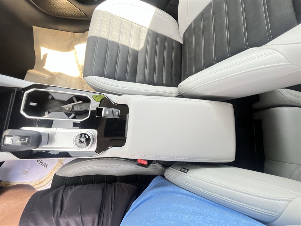 New 2025 Mitsubishi Outlander SE image 21