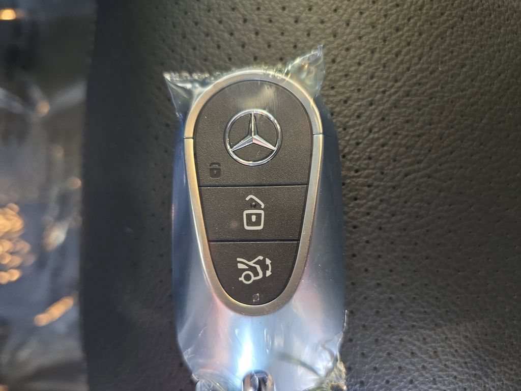 Used 2026 Mercedes-Benz GLC 300 image 38