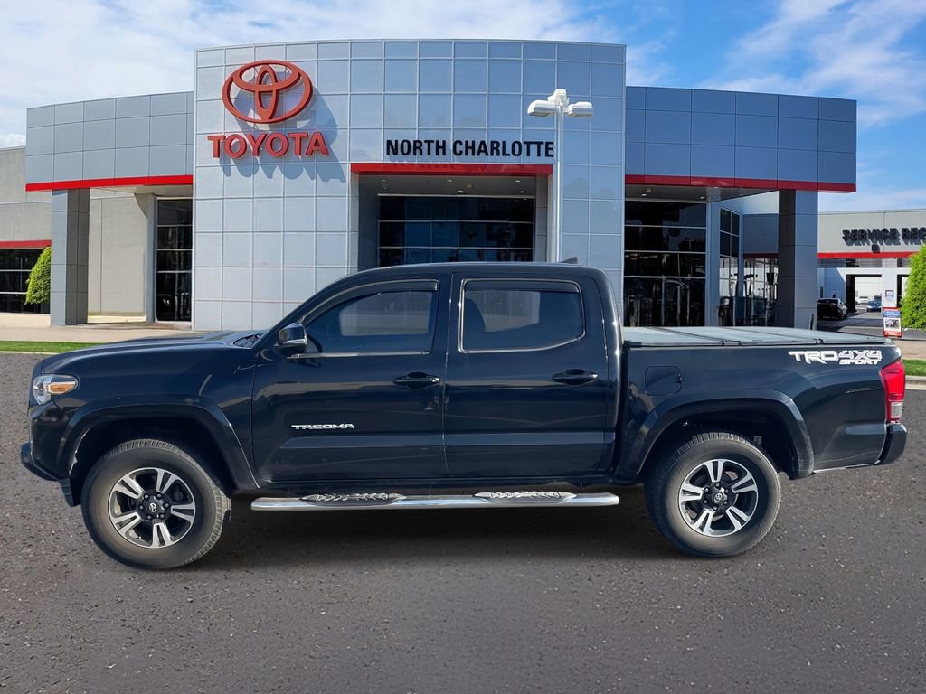 Used 2017 Toyota Tacoma TRD Sport image 7