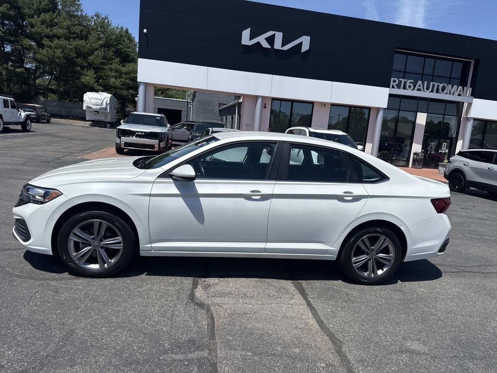 Used 2023 Volkswagen Jetta SE FWD image 2