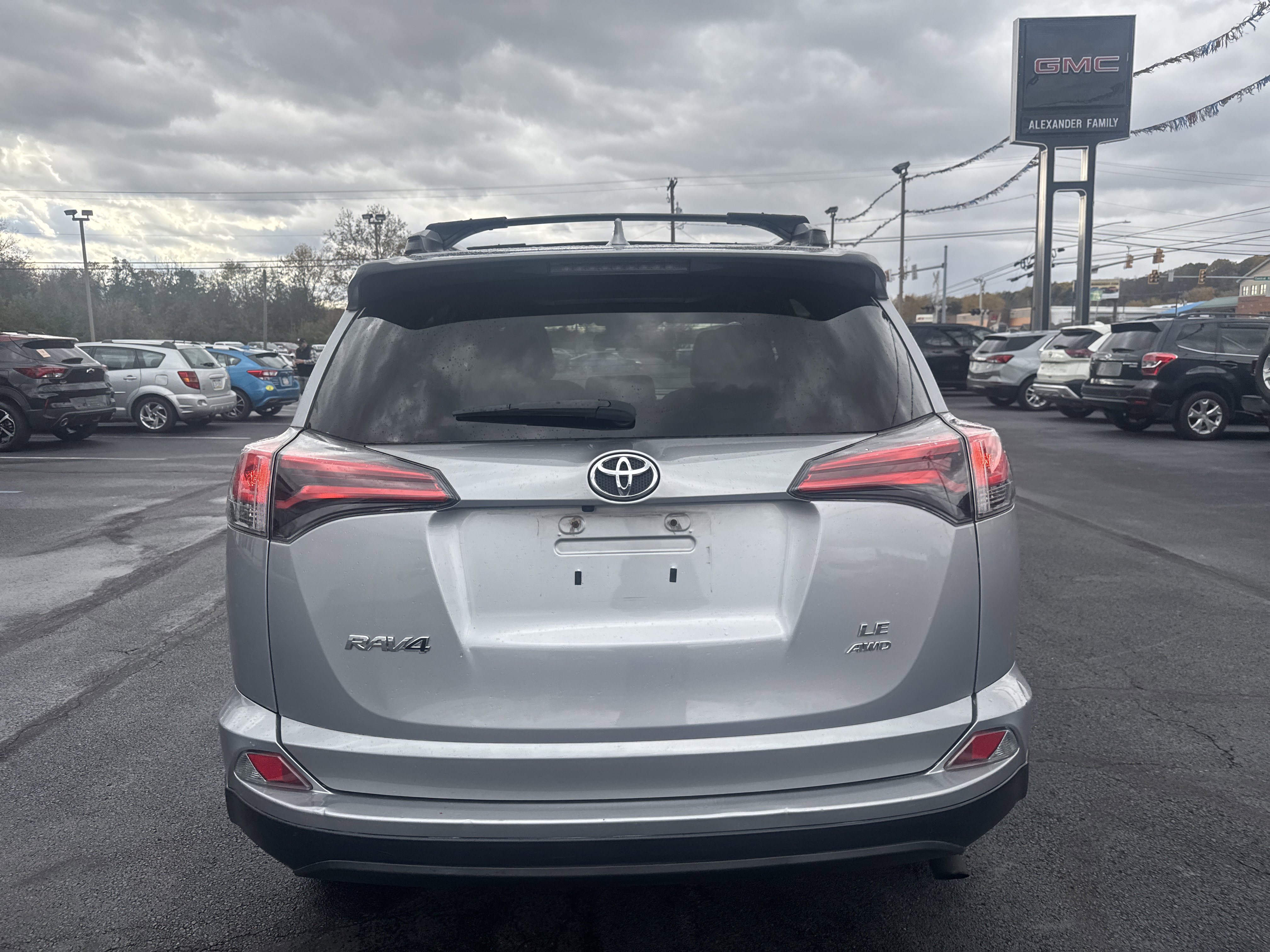 Used 2017 Toyota RAV4 LE image 4