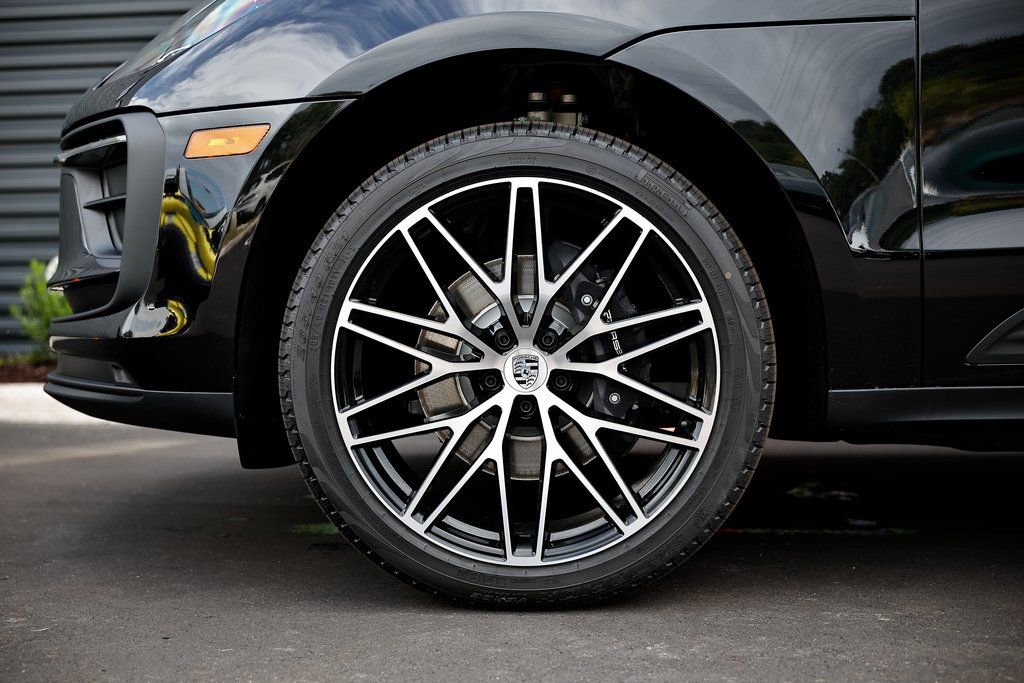 Certified 2026 Porsche Macan image 12