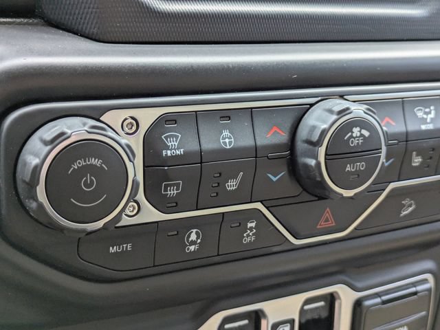 Used 2018 Jeep Wrangler Unlimited Sahara w/ Cold Weather Group AWD/4WD image 23