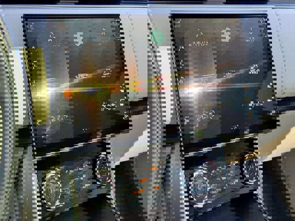 Used 2023 Land Rover Range Rover SE image 29