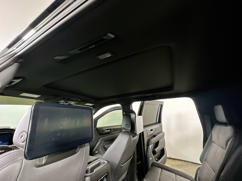Used 2025 Chevrolet Suburban High Country AWD/4WD image 13