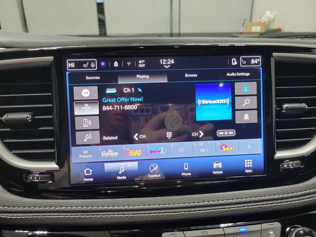 New 2026 Chrysler Pacifica Select AWD/4WD image 18