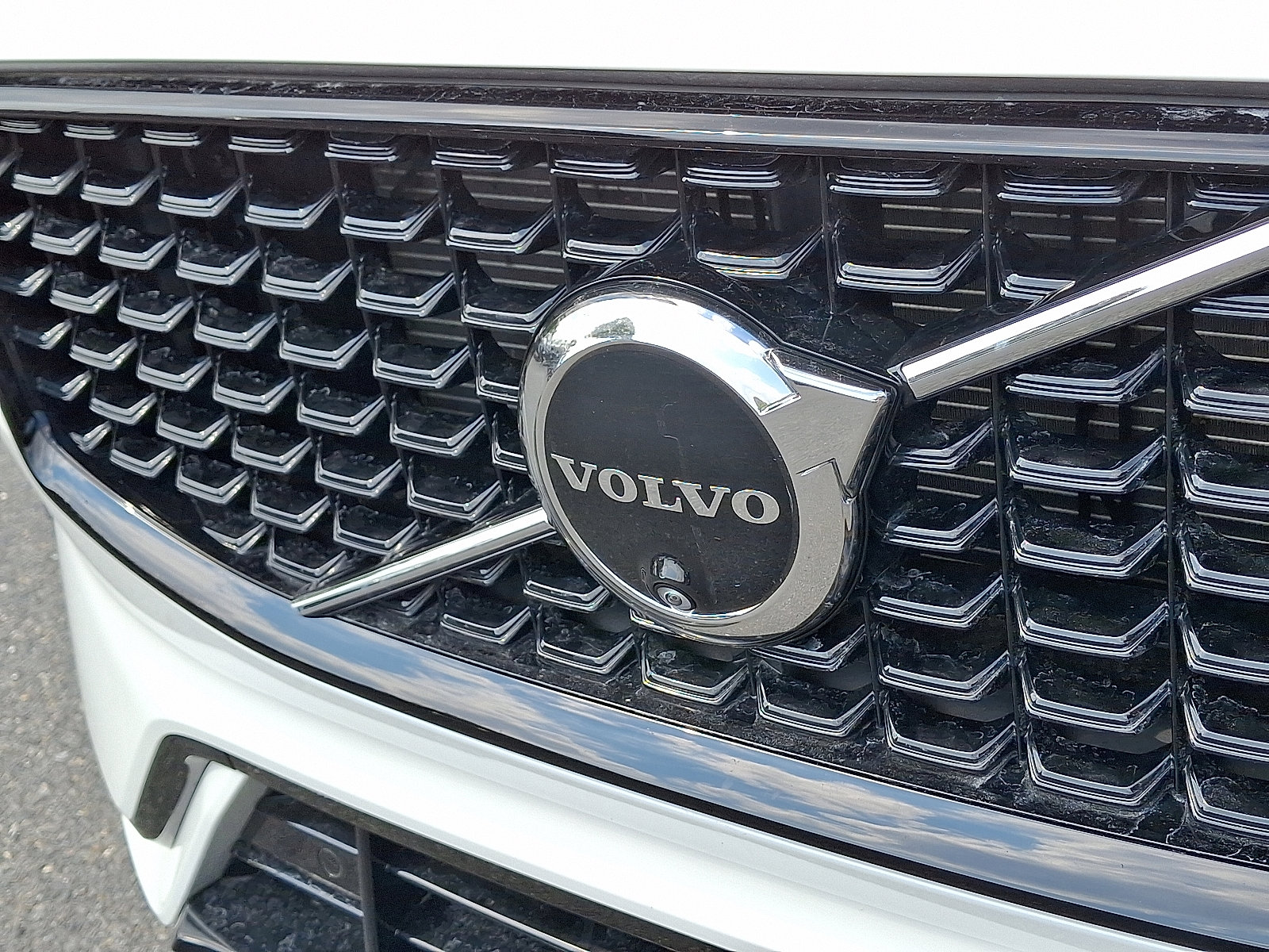 Used 2024 Volvo XC60 T8 Plus w/ Protection Package Premier image 32