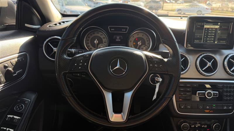 Used 2015 Mercedes-Benz GLA 250 4MATIC image 29