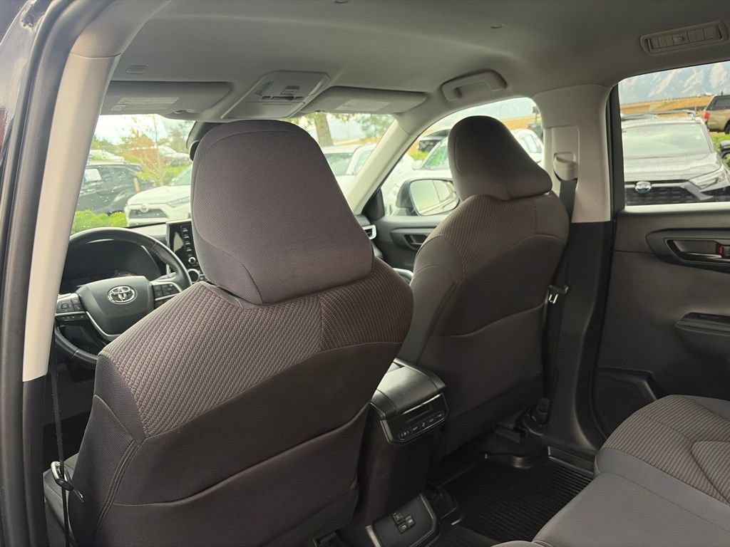 Used 2022 Toyota Highlander LE AWD/4WD image 24